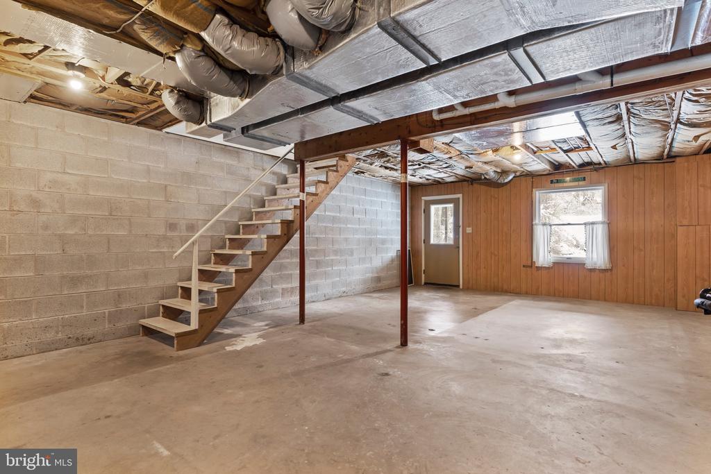 206 SCHOOLHOUSE LANE