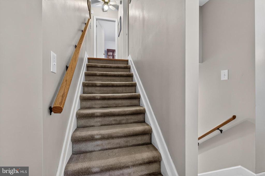 826 LARK DRIVE