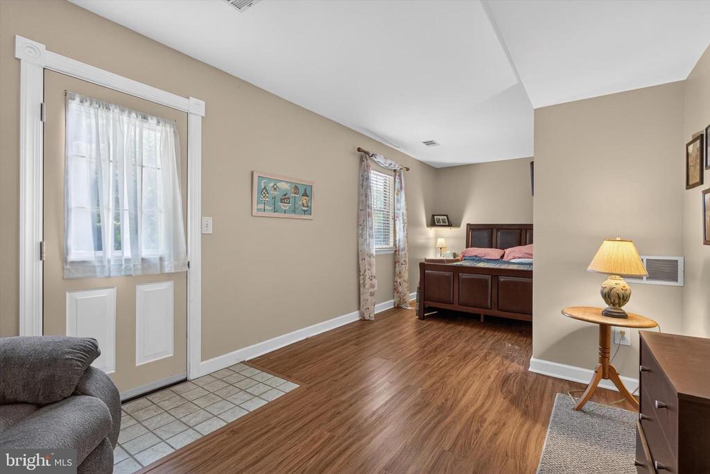 826 LARK DRIVE