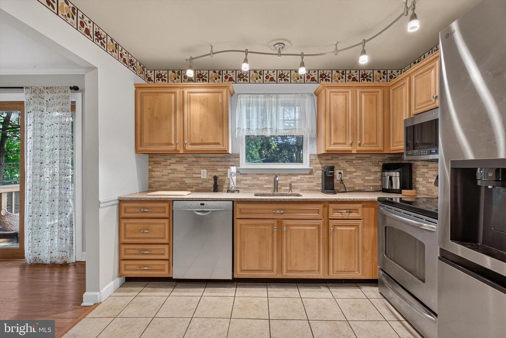 826 LARK DRIVE
