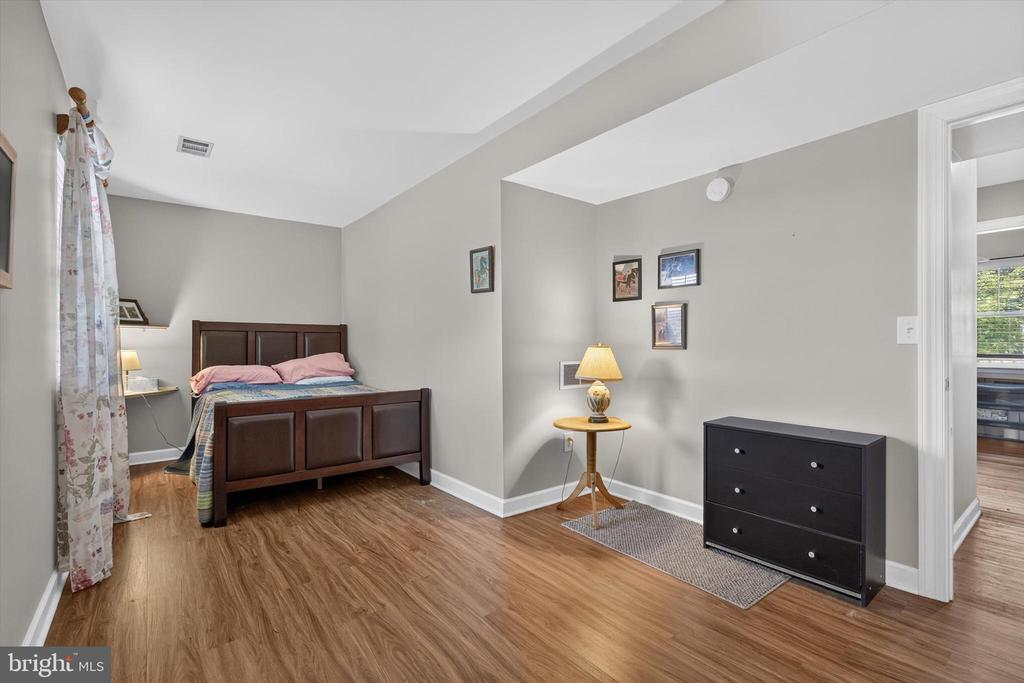 826 LARK DRIVE