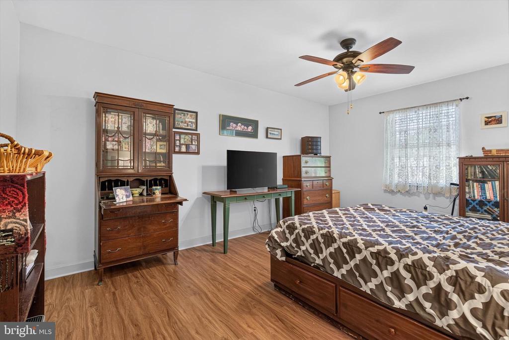 826 LARK DRIVE