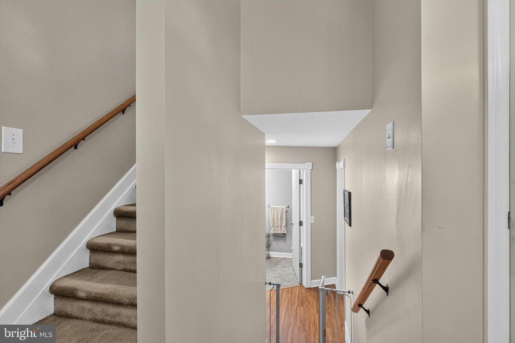 826 LARK DRIVE