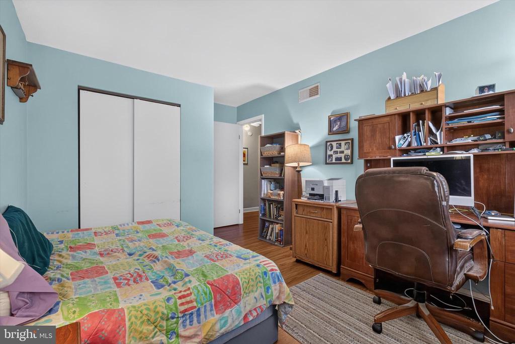 826 LARK DRIVE