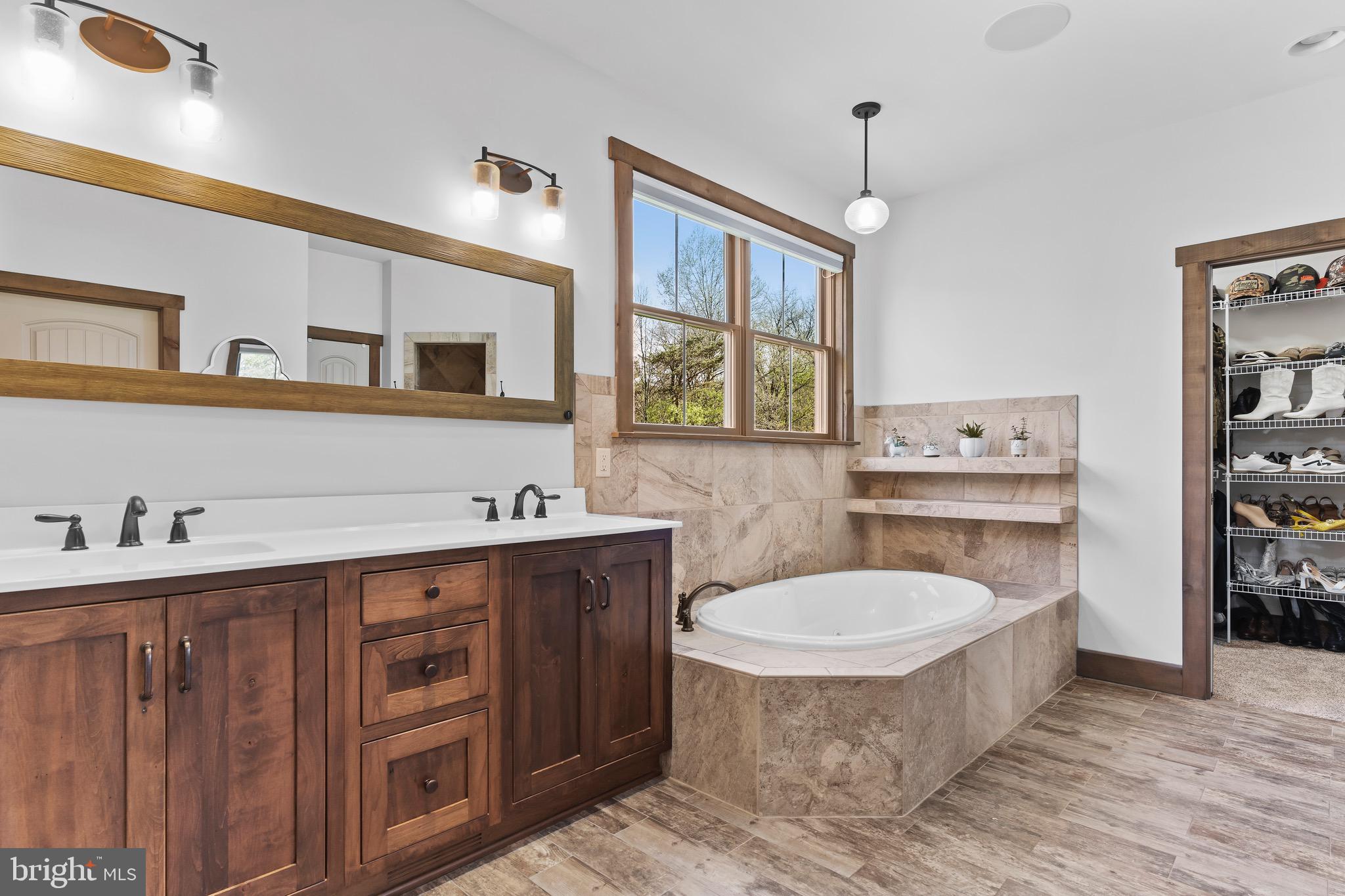 7111 FISHING CREEK VALLEY