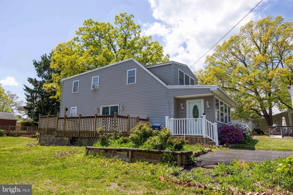 206 BEAVER ROAD