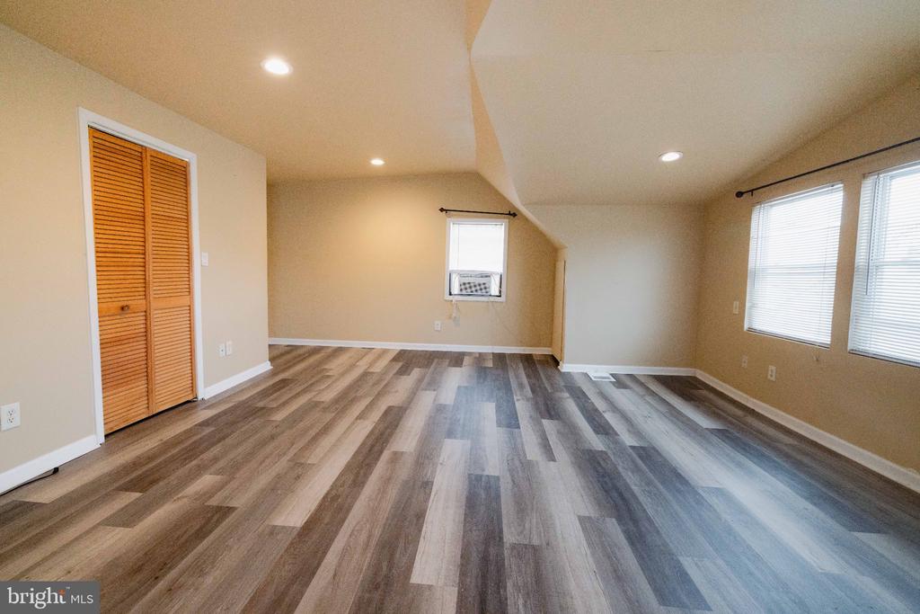 206 BEAVER ROAD