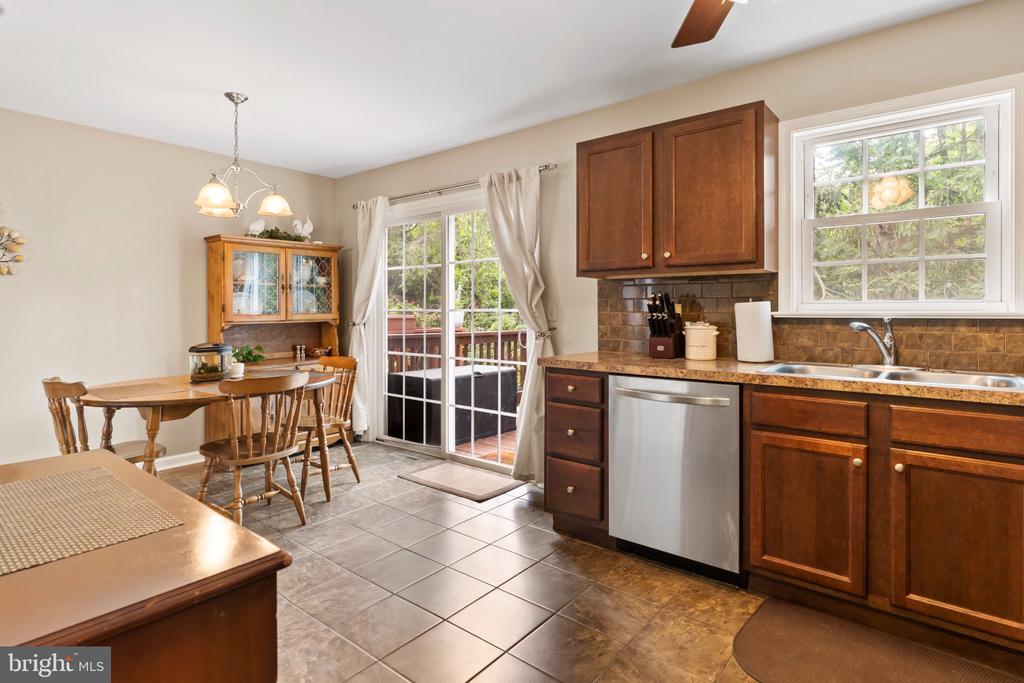 580 BENTON COURT