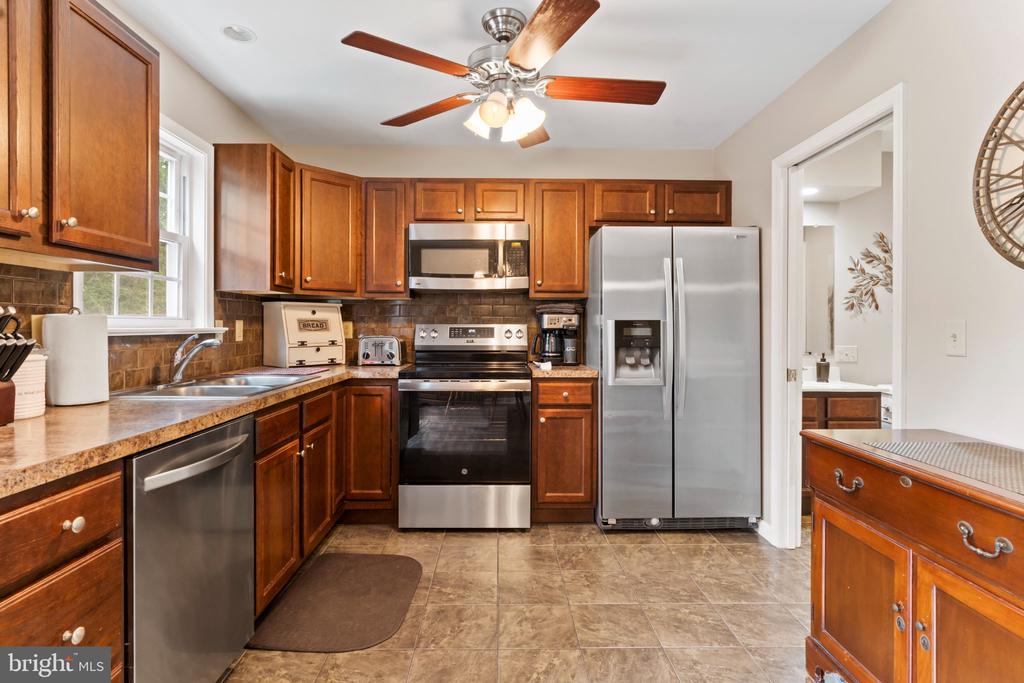 580 BENTON COURT