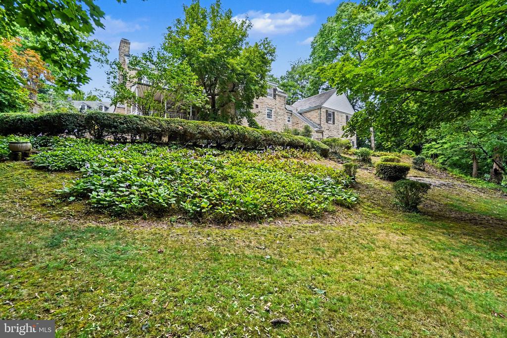 2201 BELLEVUE ROAD