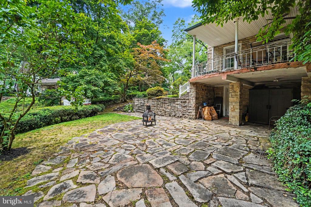 2201 BELLEVUE ROAD
