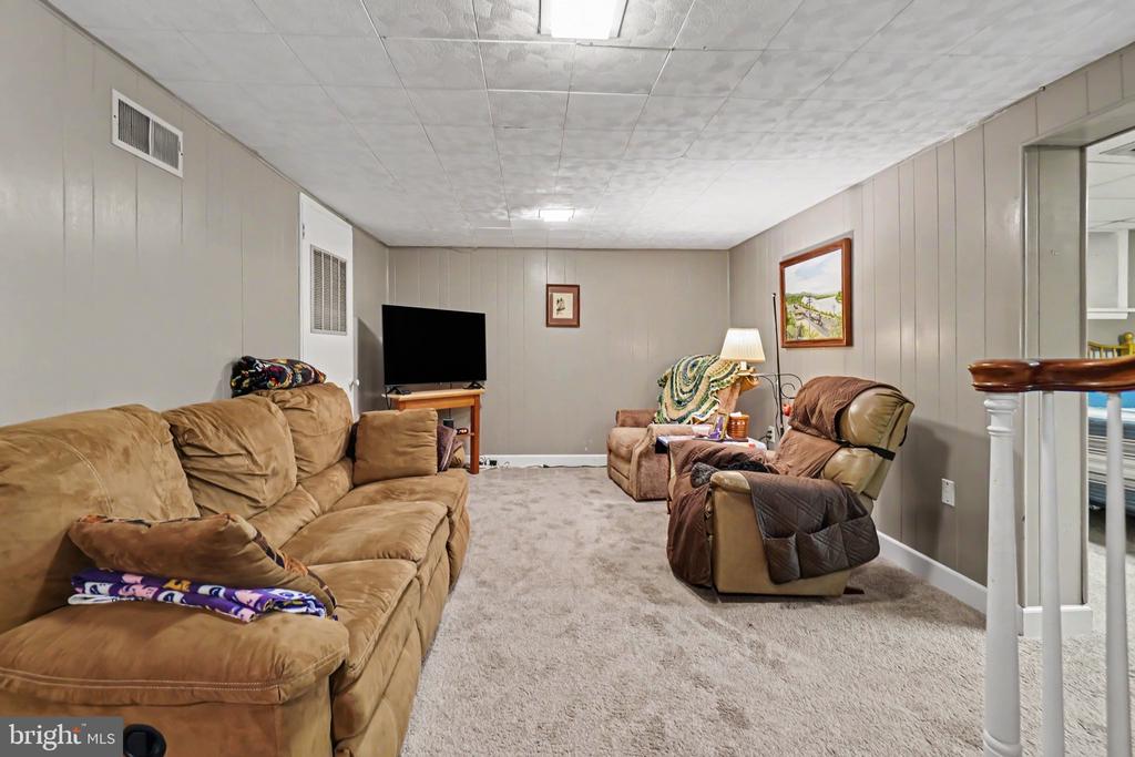 2201 BELLEVUE ROAD