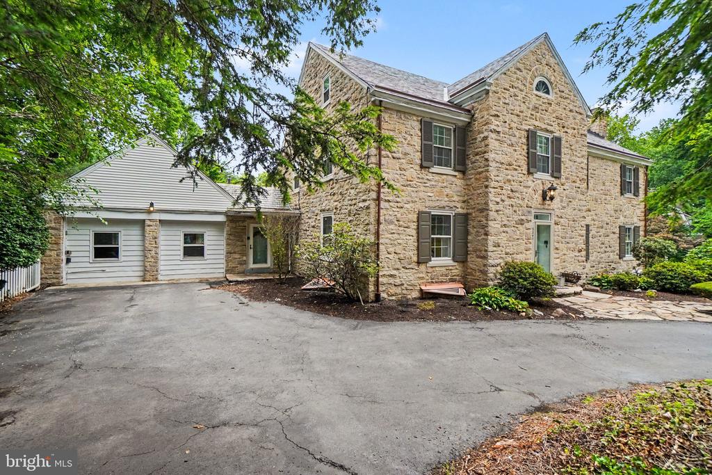 2201 BELLEVUE ROAD