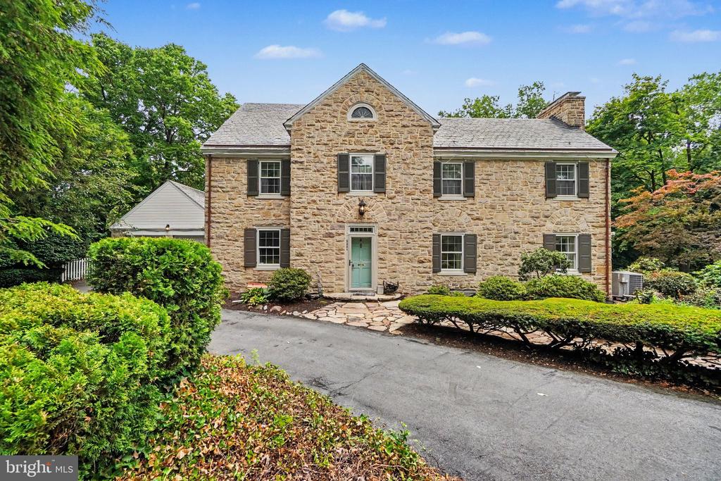 2201 BELLEVUE ROAD