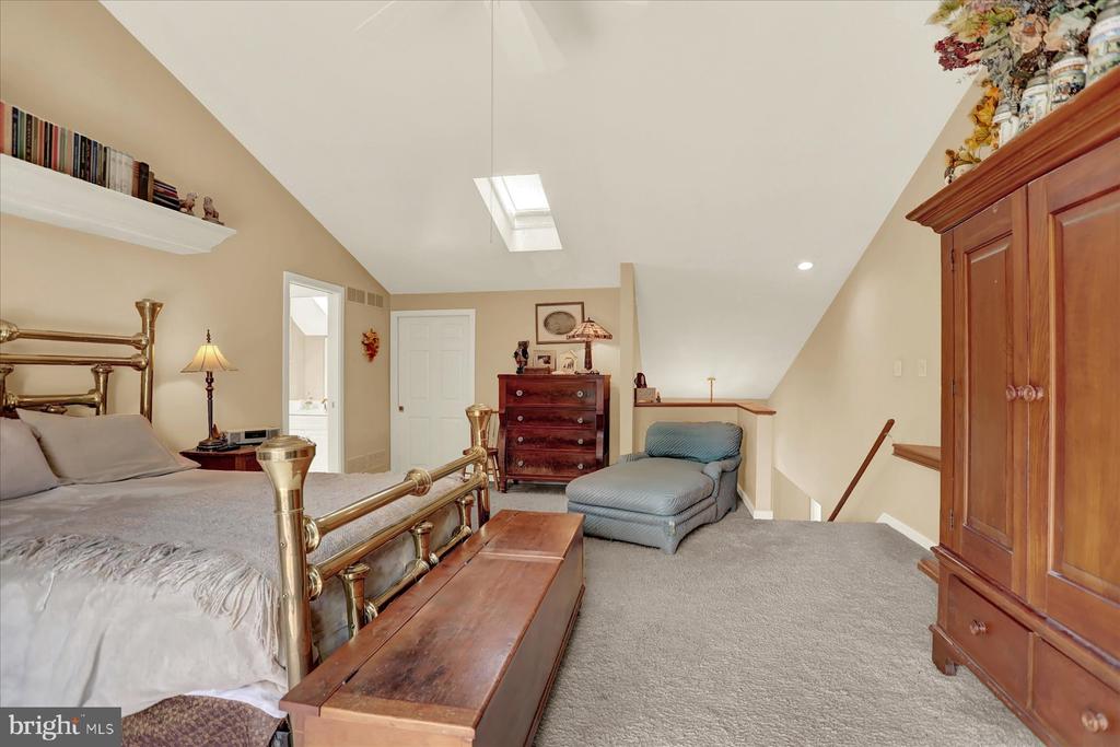 656 HOFFMAN DRIVE