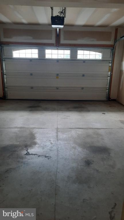 2441 NEWTOWN DRIVE