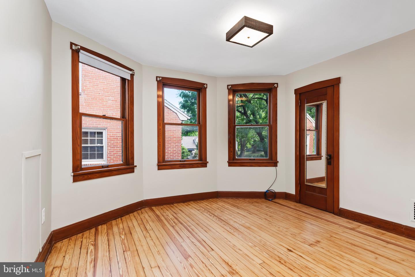 166 N Coldbrook Avenue