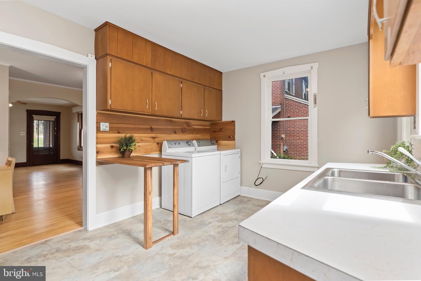 166 N Coldbrook Avenue