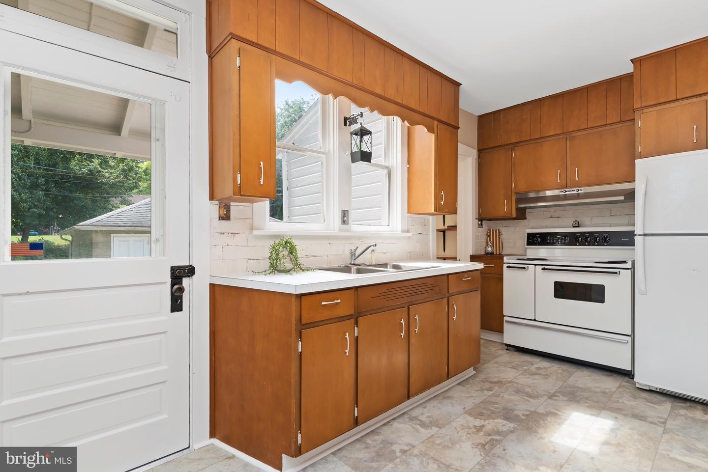 166 N Coldbrook Avenue