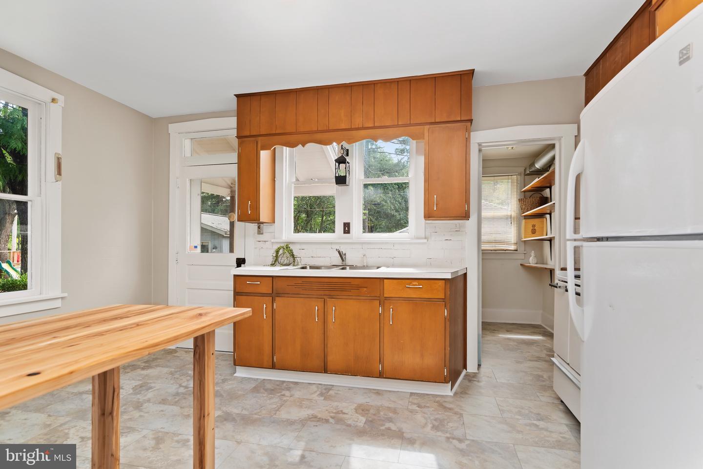 166 N Coldbrook Avenue