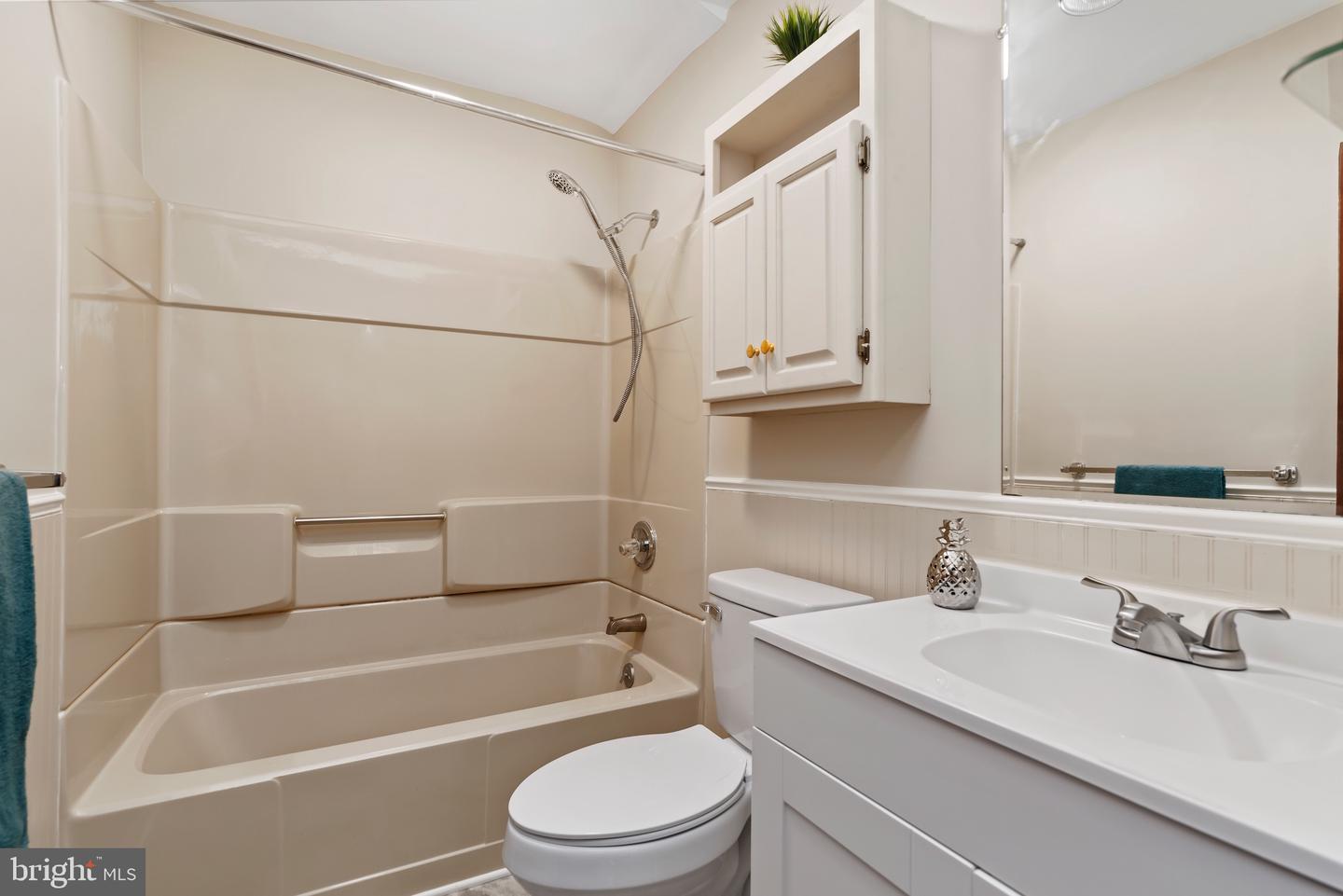 166 N Coldbrook Avenue