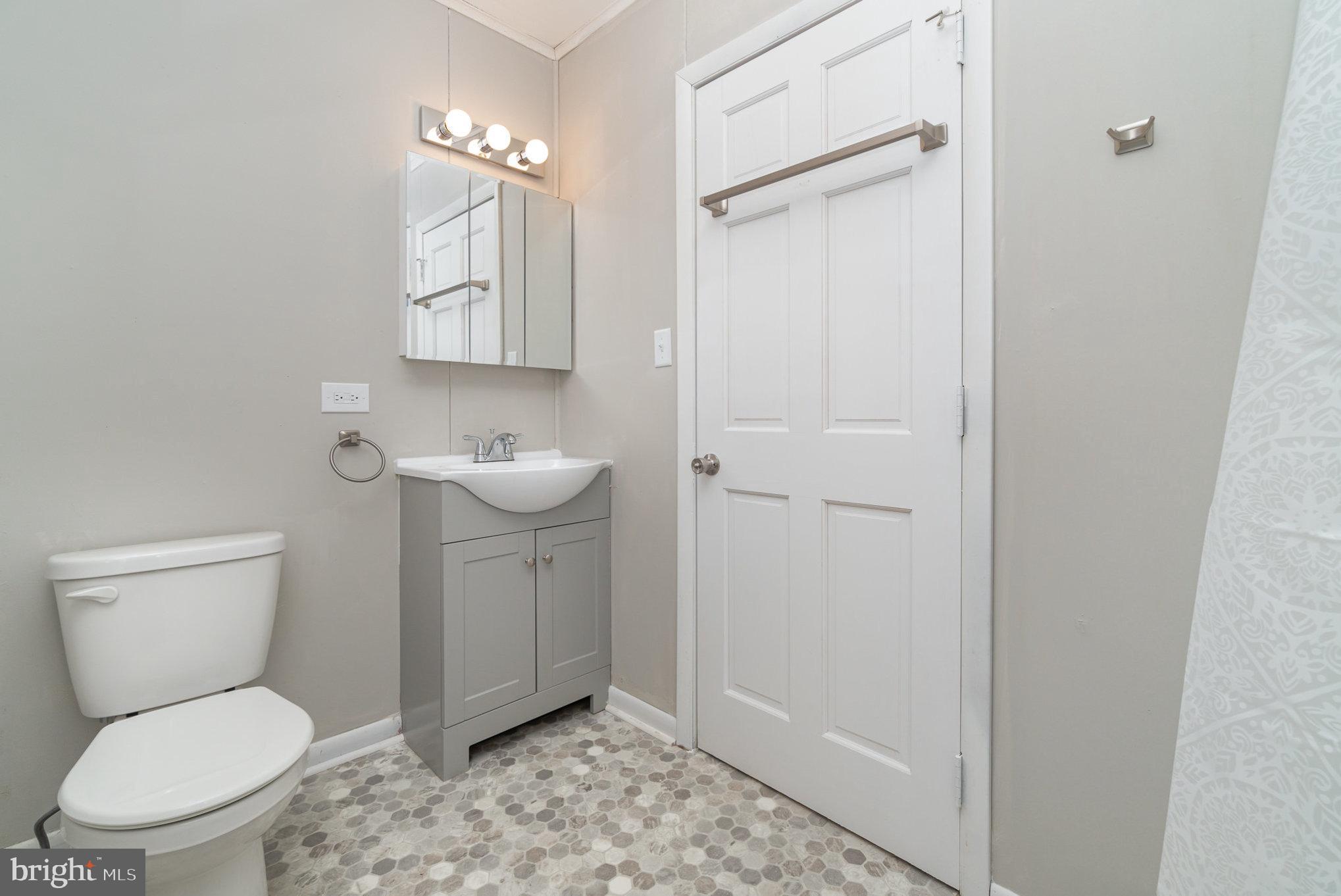 5075 Lincoln Way East