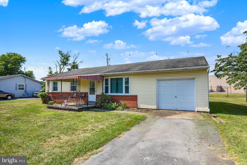 1124 BRANDON DRIVE
