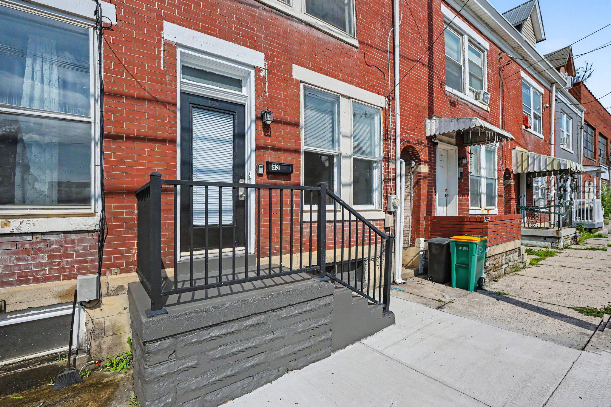 33 S FRANKLIN STREET