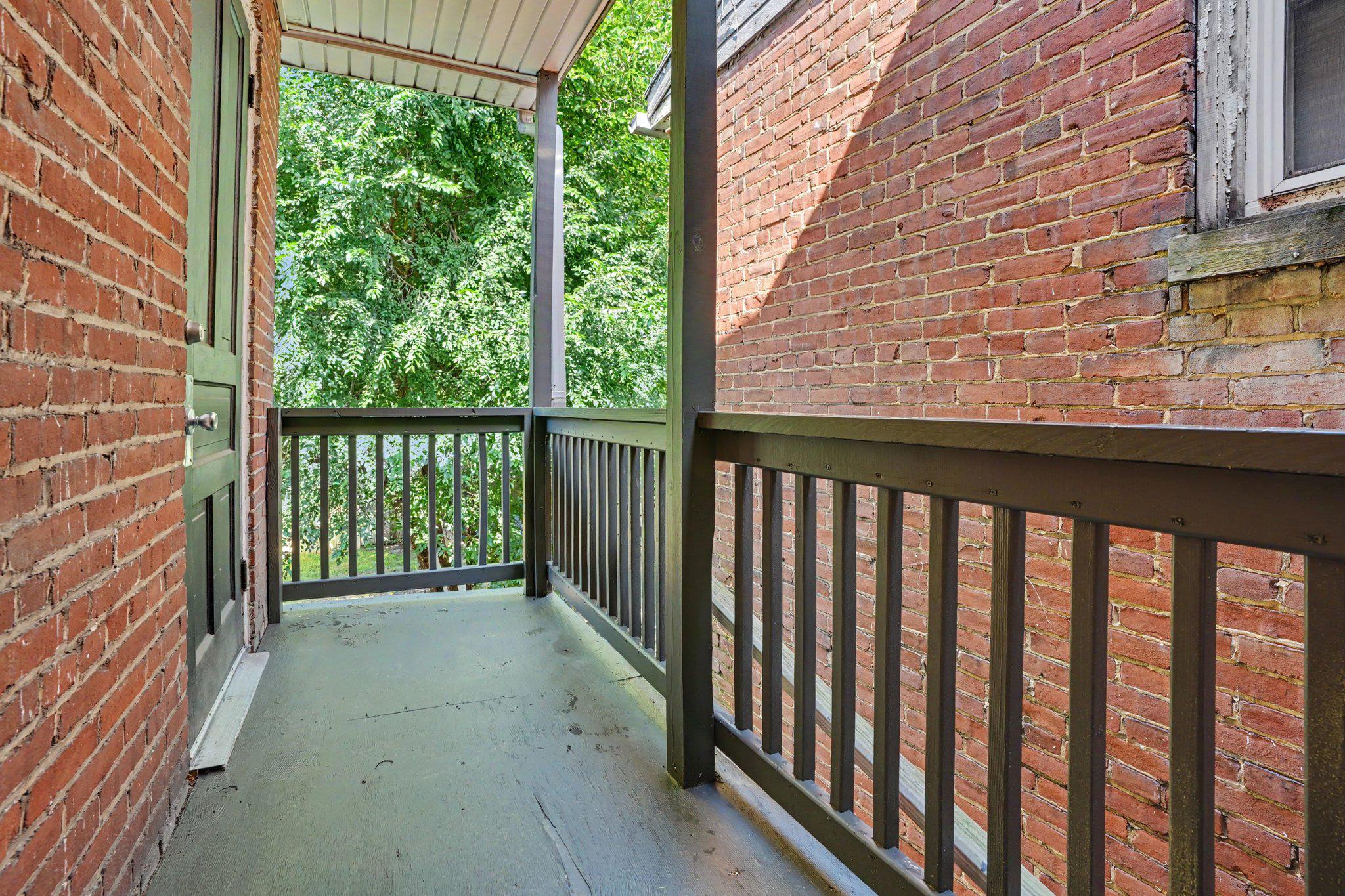 33 S FRANKLIN STREET