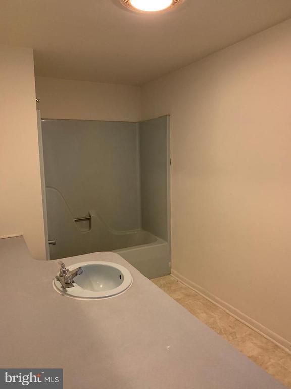 734 FAIRGROUND AVENUE Unit: B