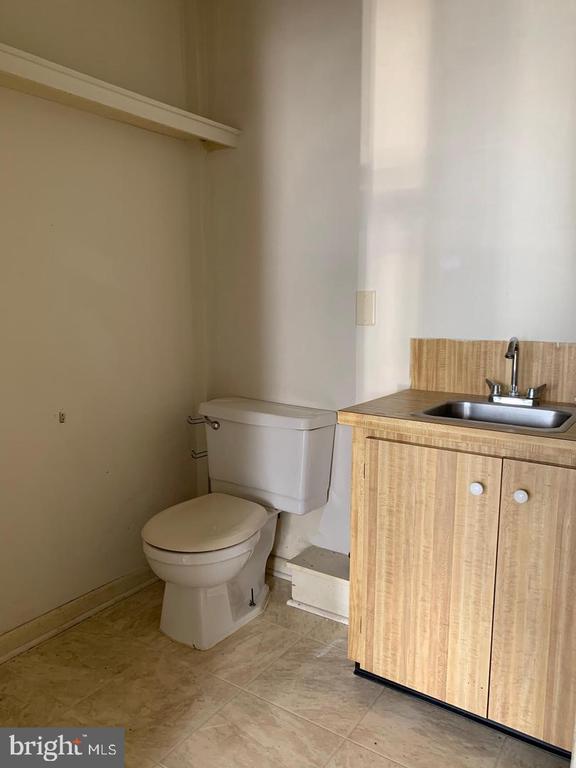 734 FAIRGROUND AVENUE Unit: B