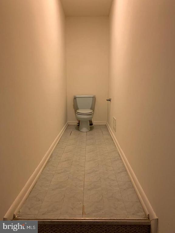 734 FAIRGROUND AVENUE Unit: B