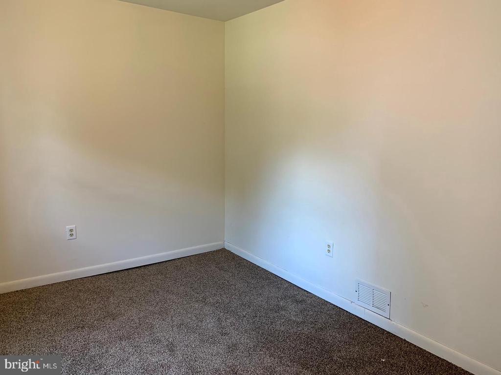734 FAIRGROUND AVENUE Unit: B