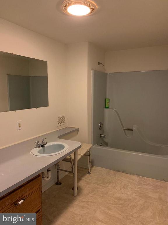 734 FAIRGROUND AVENUE Unit: B