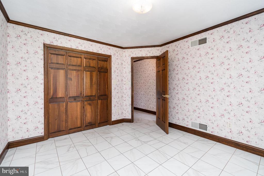 209 MEADOWBROOK LANE