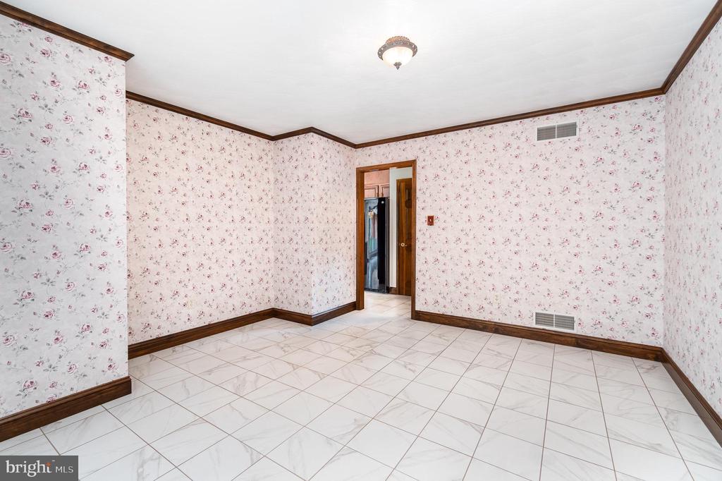 209 MEADOWBROOK LANE