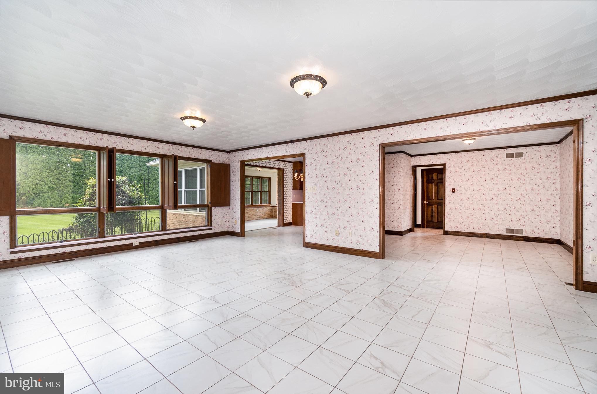 209 MEADOWBROOK LANE