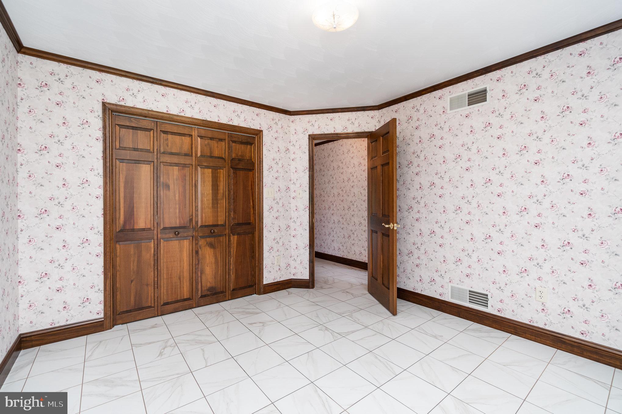 209 MEADOWBROOK LANE