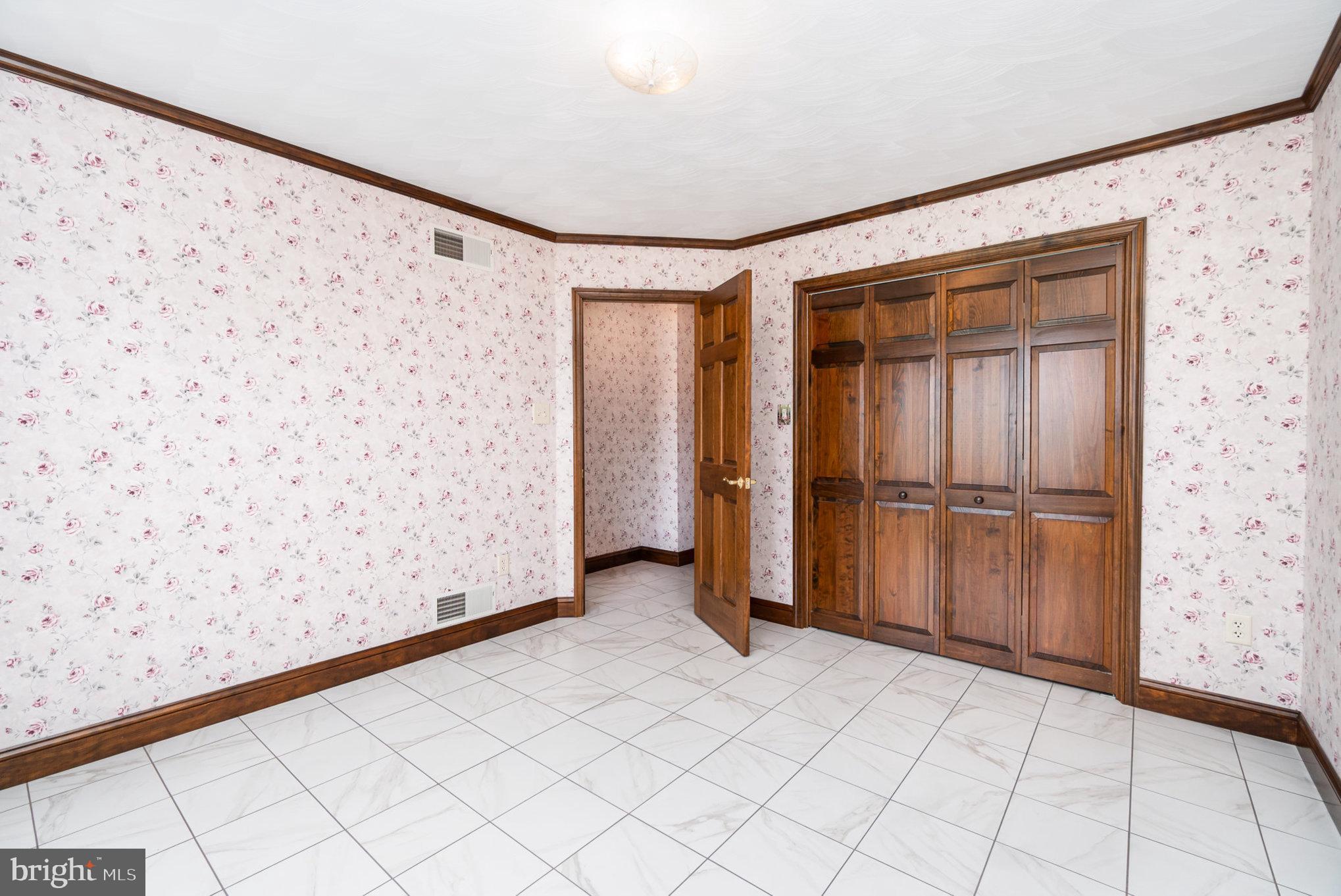 209 MEADOWBROOK LANE