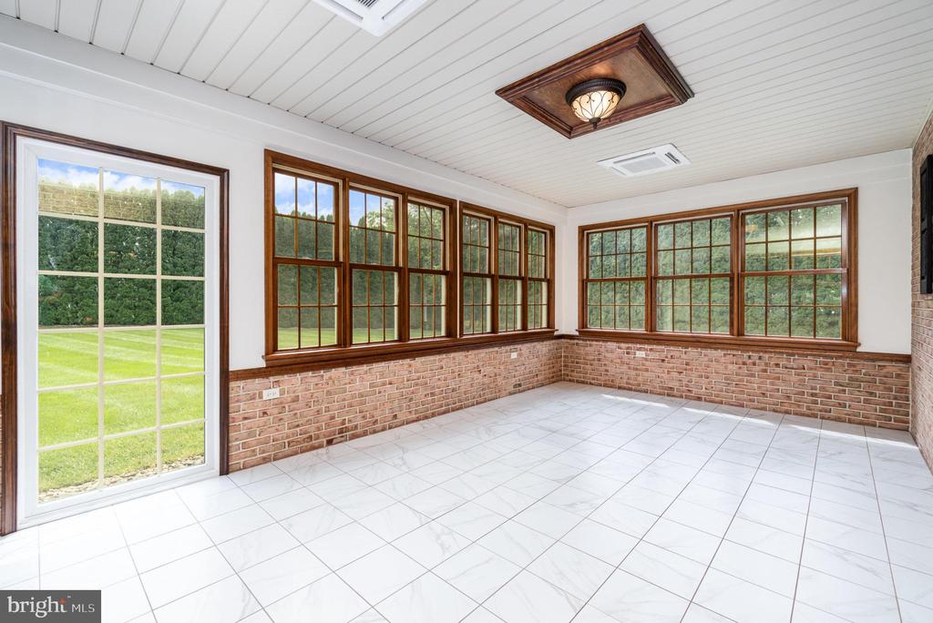 209 MEADOWBROOK LANE