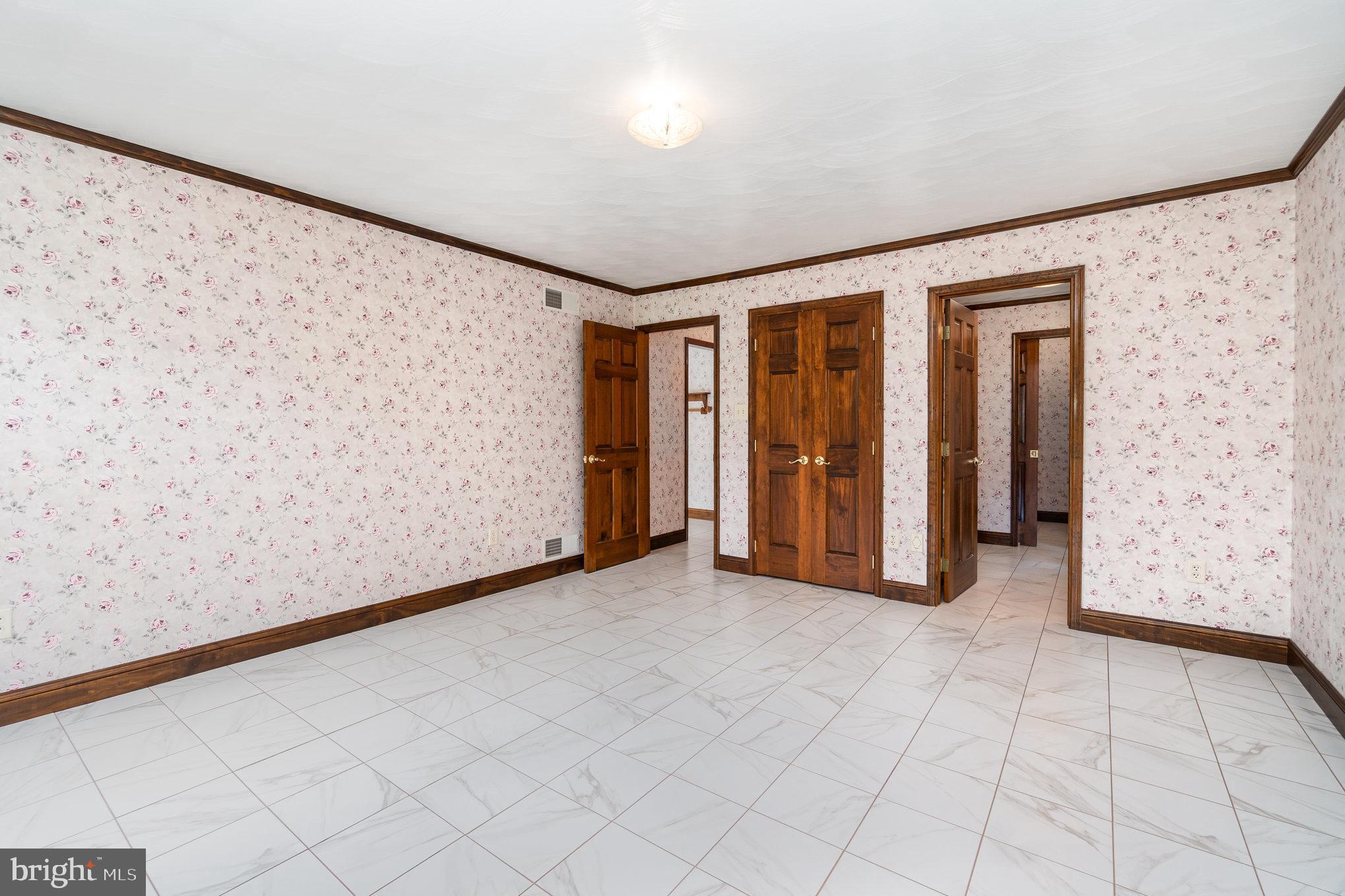 209 MEADOWBROOK LANE