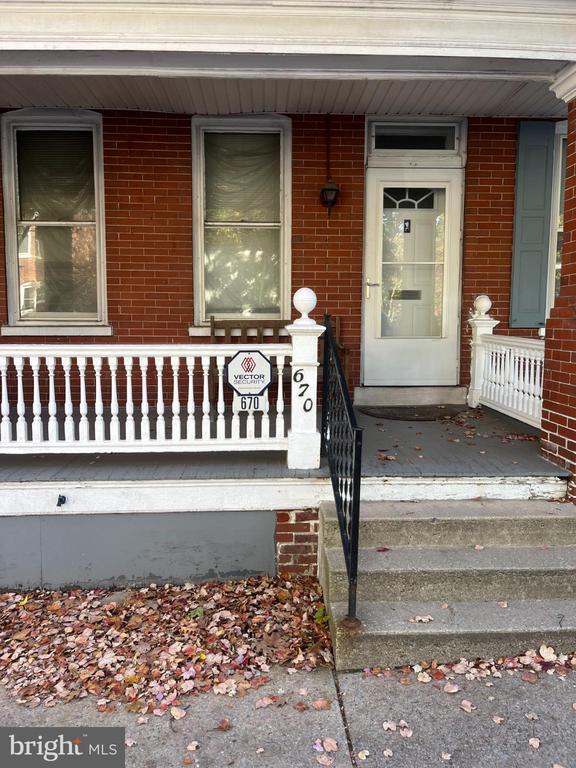 670 W WALNUT STREET