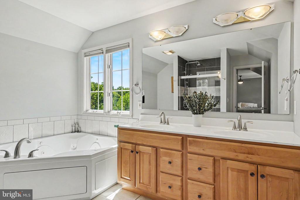 15 BULLRUSH LODGE