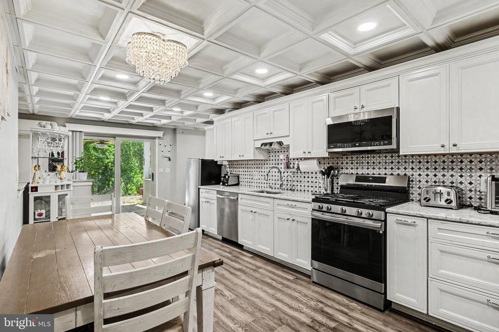 15 BULLRUSH LODGE