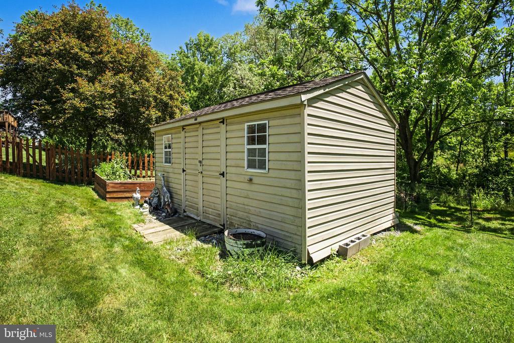 15 BULLRUSH LODGE