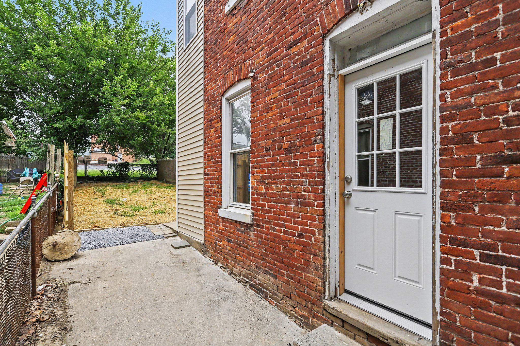 405 POPLAR STREET