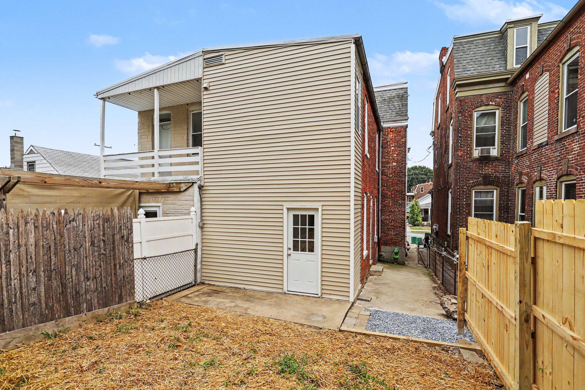 405 POPLAR STREET