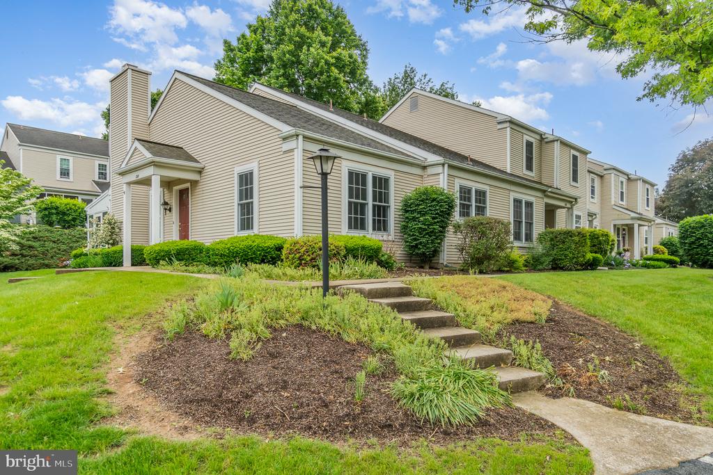 1201 Cambridge Ct