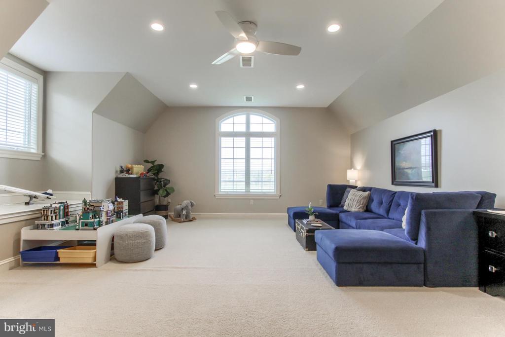5683 GINGRICH ROAD