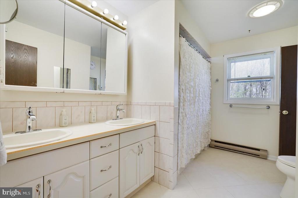 520 EXECUTIVE DR